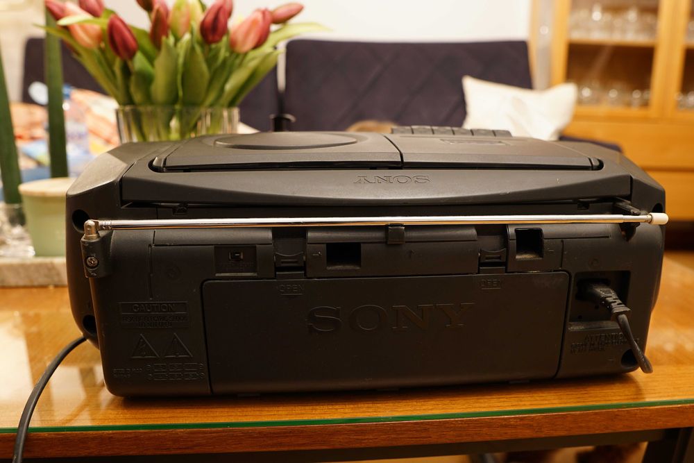 Radioodtwarzacz magnetofonowy cd Sony CFD-V14 radio fm