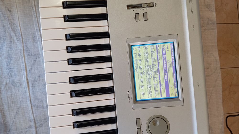 Продам Korg Triton