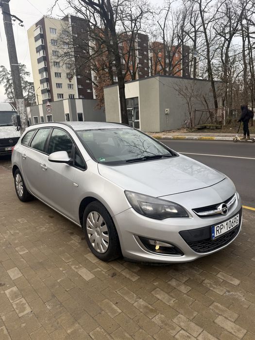 Opel Astra 2013 год 1.7 дизель механика