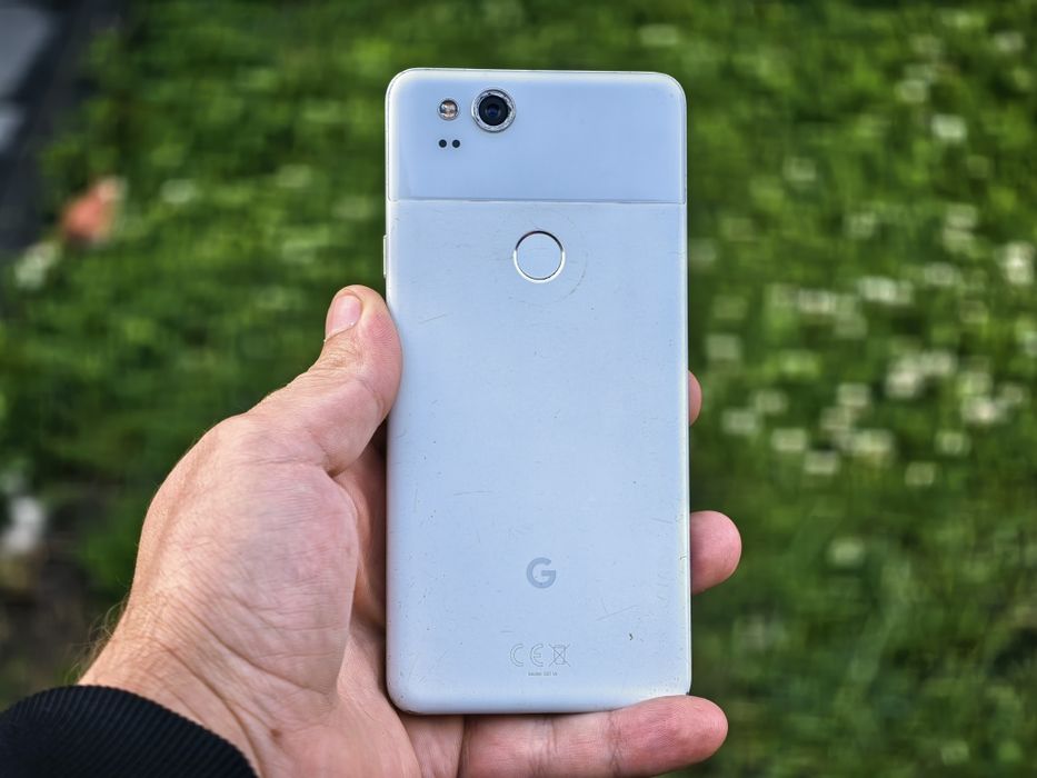 Смартфон Google Pixel 2