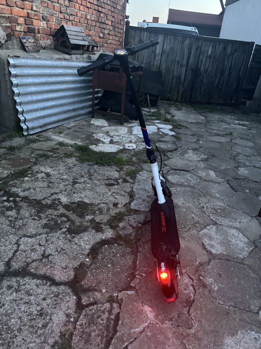 Hulajnoga elektryczna Aprilia eSRZ