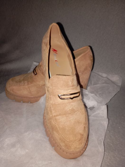 Buty damskie eleganckie mokasyny na obcasie 41