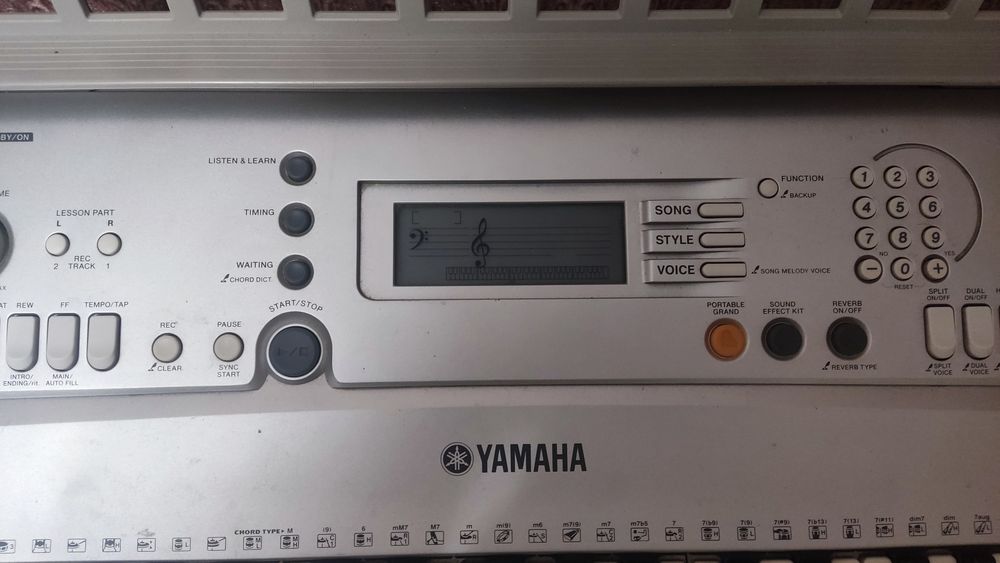 Синтезатор YAMAHA PSR E-303