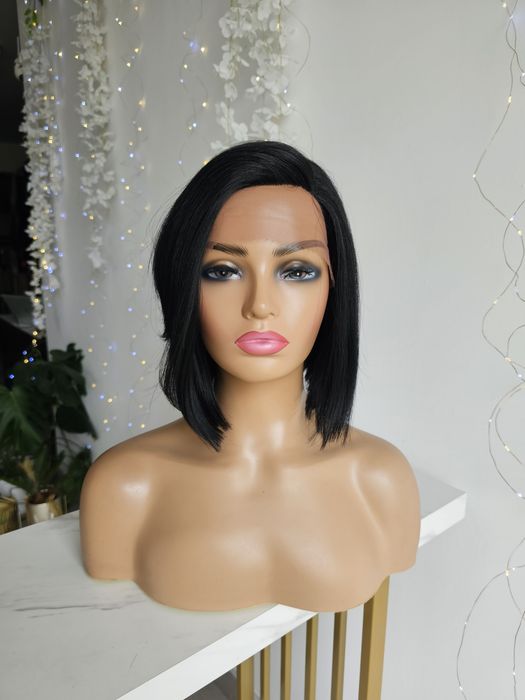 Peruka lacefront Stella kolor czarny naturalny efekt  bob