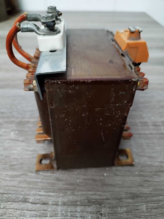Transformador Primário 220V, Secundário 12V - 33A, (400VA).