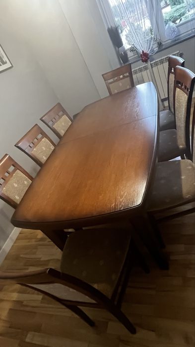 Stoł z 8 krzesłami