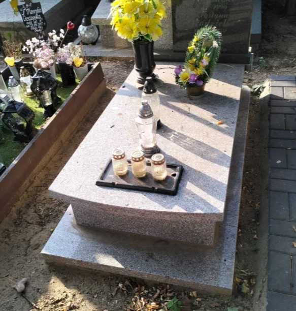 Sprzątanie grobów.