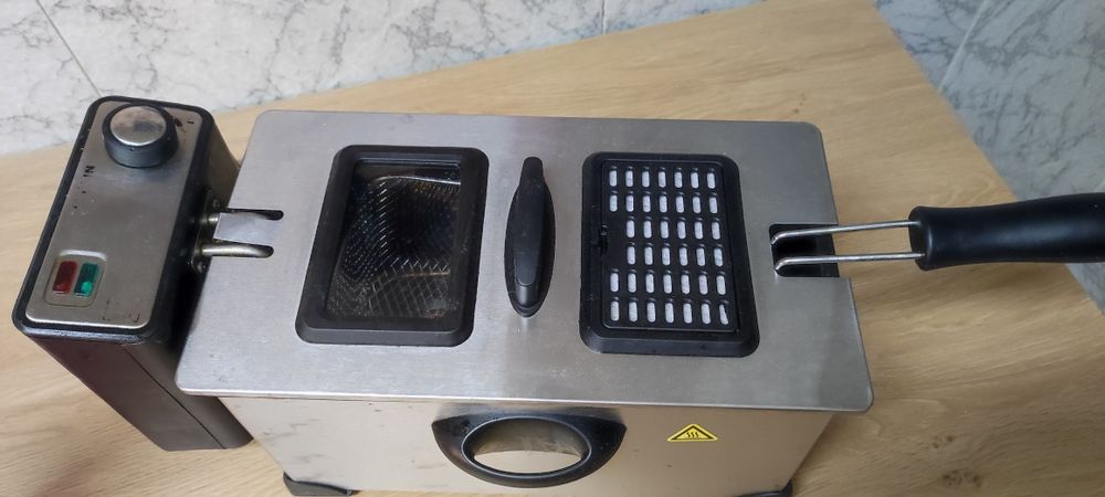 Fritadeira a óleo 3/5 litros