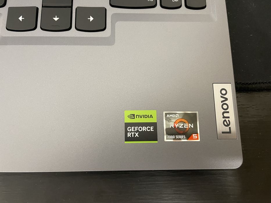 Laptop Lenovo LOQ 15ARP9