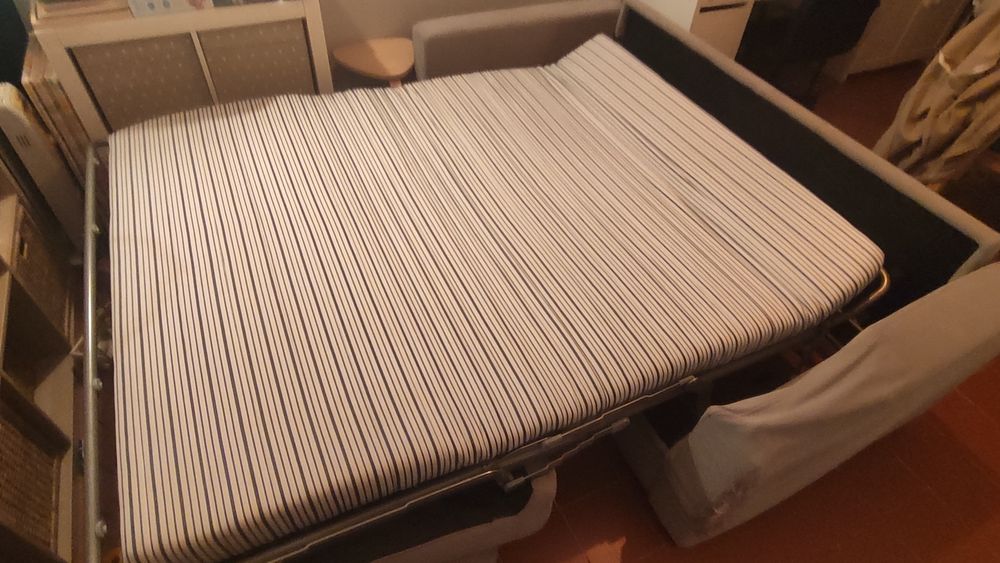 Sofa cama em estado razoável