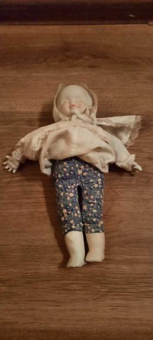 Antyczna lalka o trzech twarzach