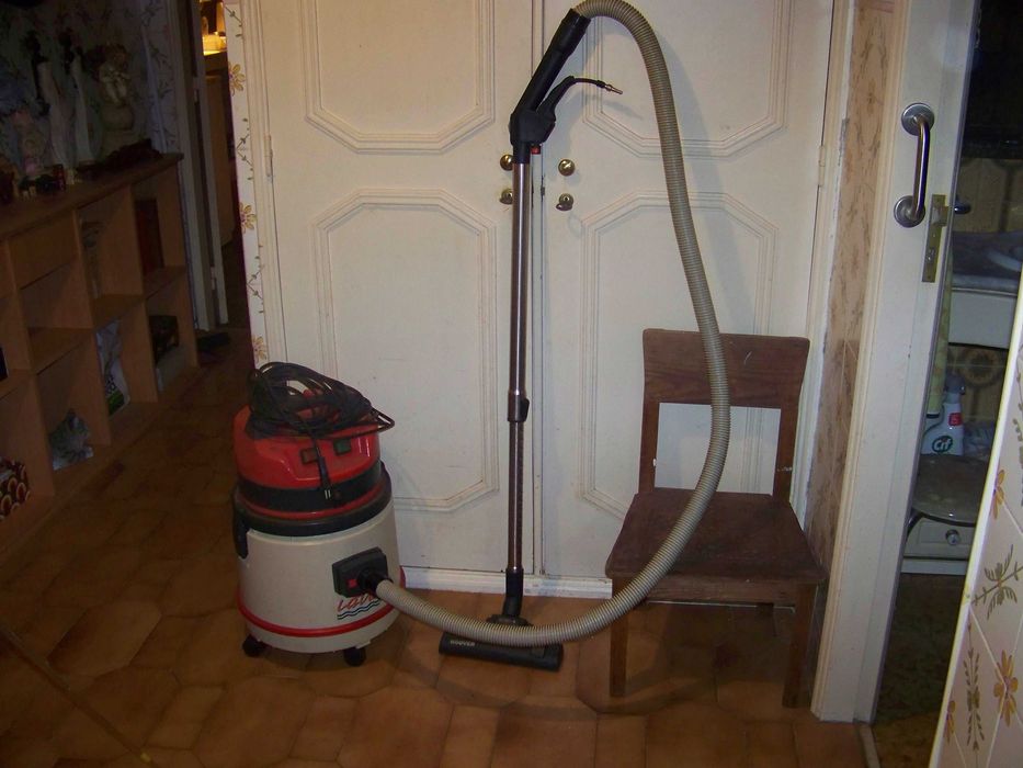 aspirador de balde marca LAVA - 25 litros