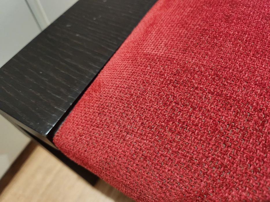 Banqueta madeira de castanho com tecido vermelho 60x40x37