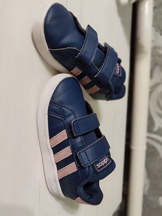 Кросівки Adidas, 25