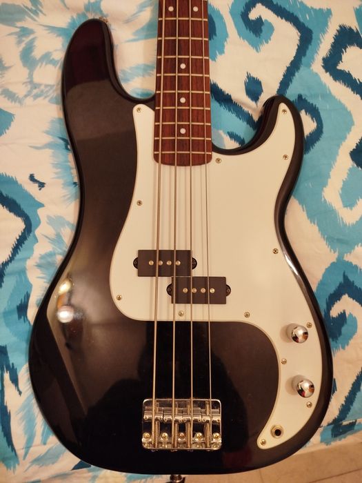 Baixo Squier P-Bass Indonesia (Ler Anúncio)