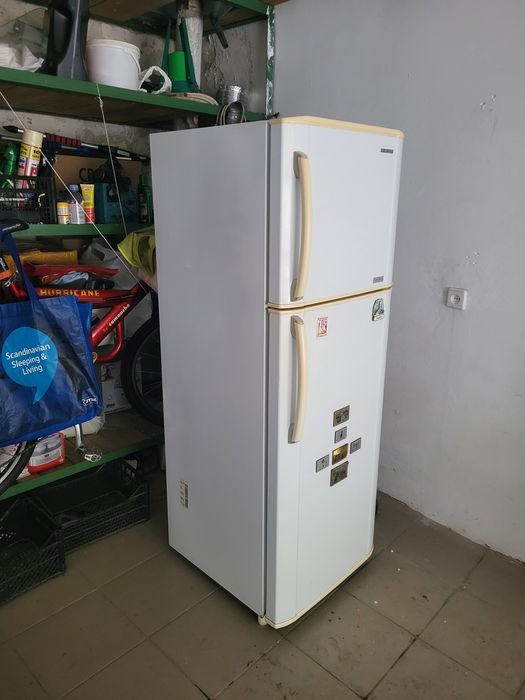 Двокамерний холодильник Samsung RT-29CVPW