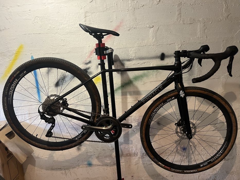 Gravel Pinnacle Arkose D2, DT swiss 521, GRX400.