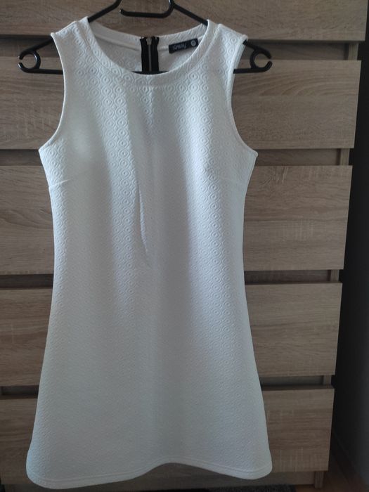 Piękna biała sukienka Sinsay S