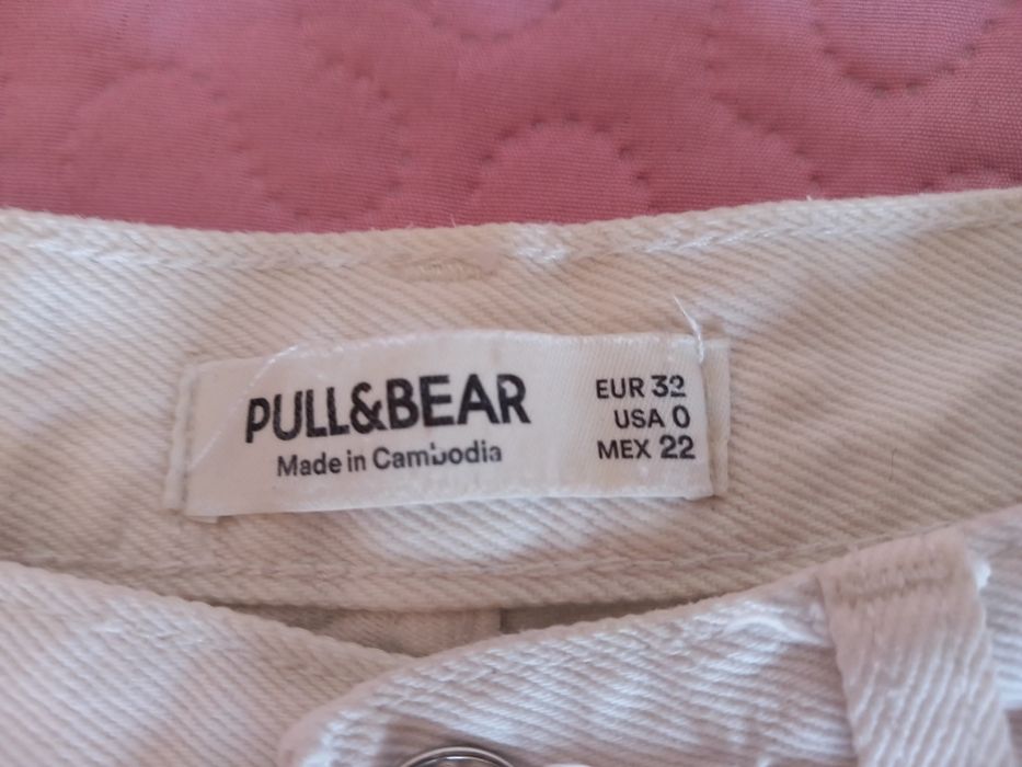 Calças brancas da PULL&BEAR