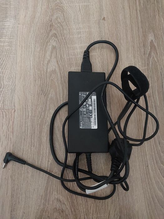 Laptop msi miesiąc temu kupiony nowy