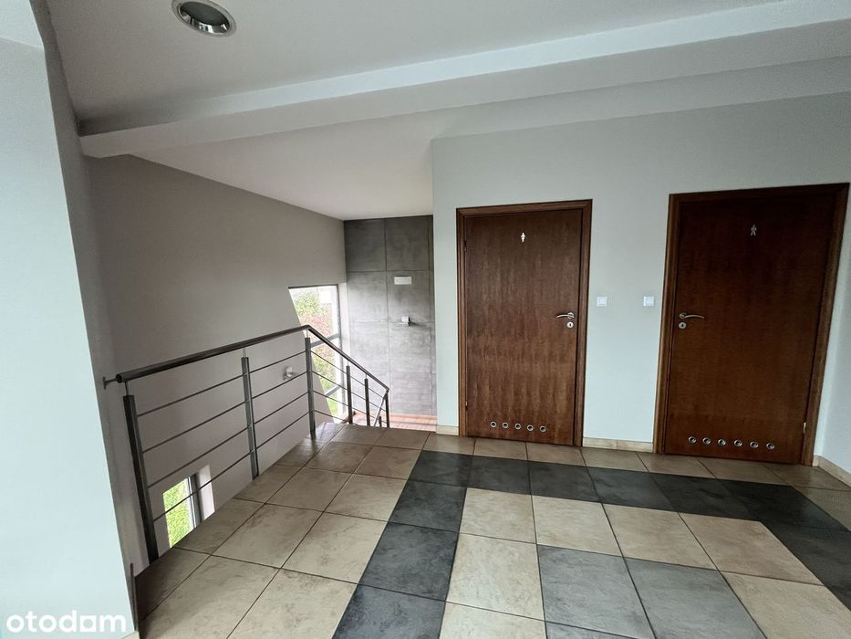 Budynek handlowo-usługowy 900 m2, duży parking, doskonała lokalizacja.