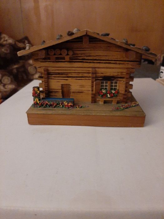 Vintage Chalet de madeira Reuge musical articulada