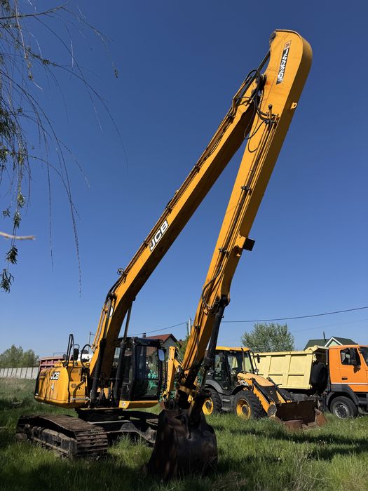 JCB 220 LR long reach 15m