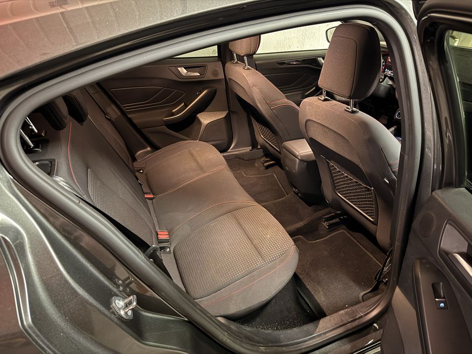 Ford Focus ST Line 1.0 Ecoboost 125CV caixa automática