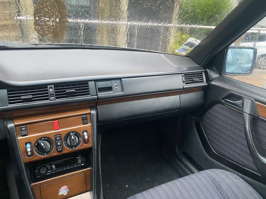 Mercedes 250d w124.