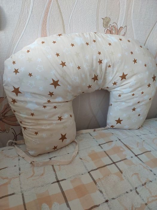 Подушка для кормления в отличном состоянии