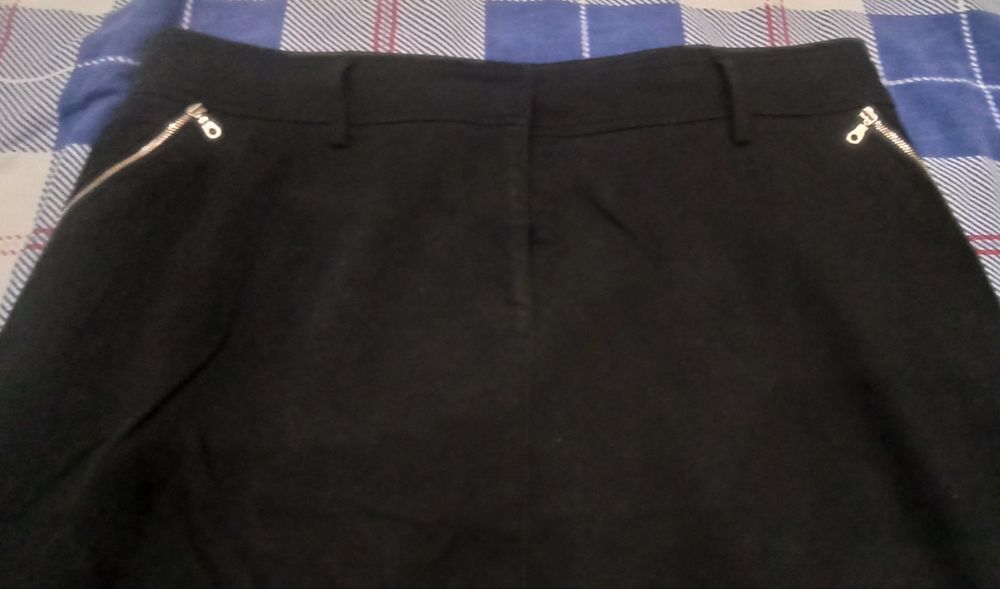 Czarna spódniczka 48