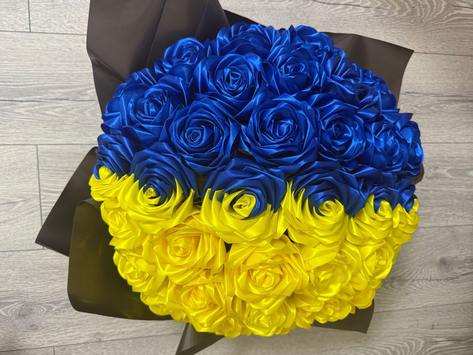 Букет з атласних квітів