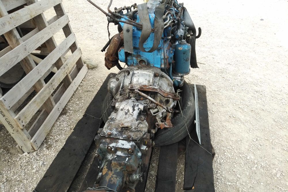 Motor Nissan SD22 2.2 diesel & caixa manual de 5 velocidades