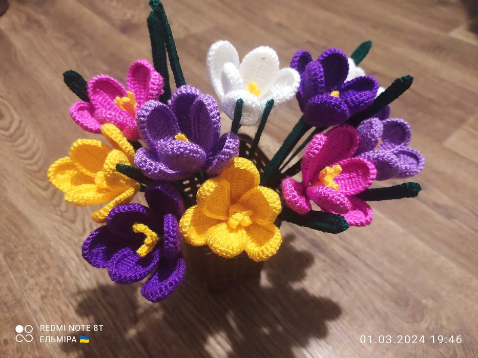 Квіти гачком ручної роботи під замовлення