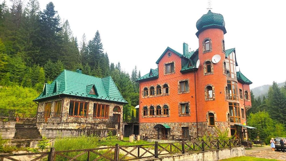 Власний готель на 9 номерів / резиденція в заповідній частині Карпат