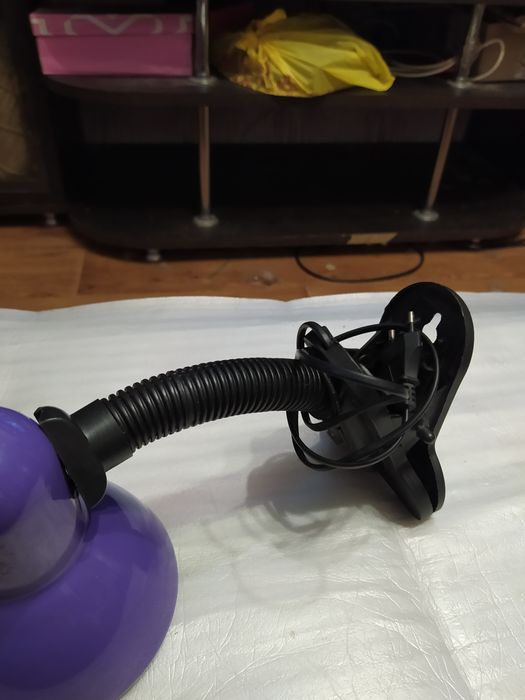 Лампа -прищепка настольная.