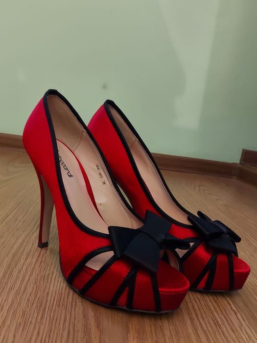 Туфлі жіночі на підборах