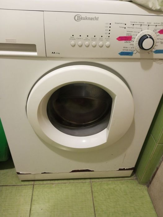 Це пральна машина фірми Bauknecht.