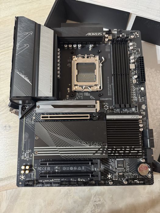 Материнська плата Gigabyte Aorus Elite AX b650