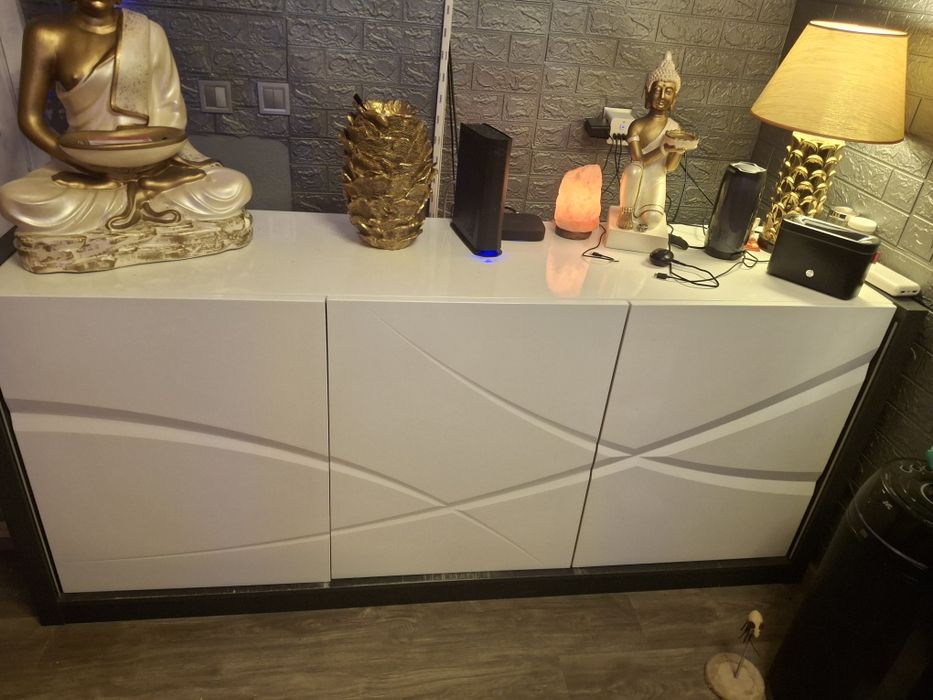 Aparador  de sala branco alto brilho com leds