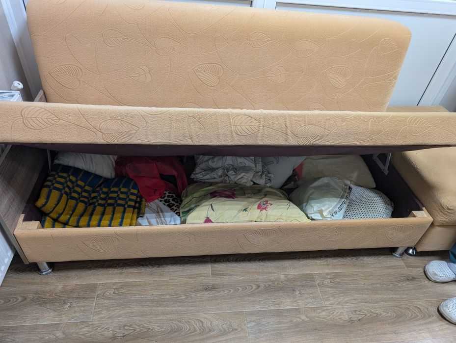 Диван не розкладний, з нішею