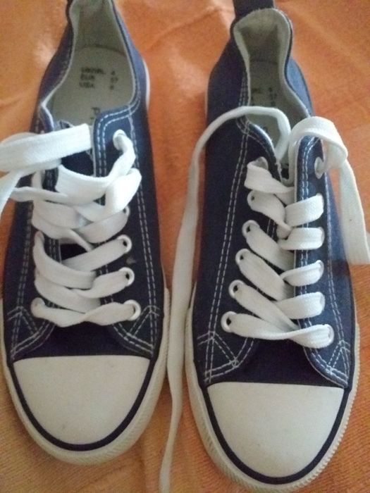 Tenis azuis escuros da primark em bom estado