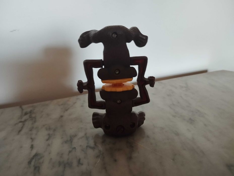 Figura de madagascar2 do Mcdonalds em 2008.