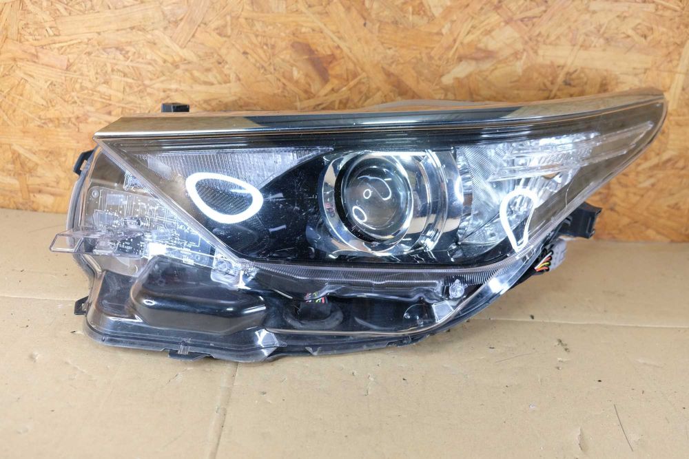 Lampa lewy przód Toyota Auris II Lift