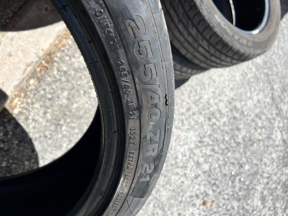 255/40/21 Continental 2 pneus