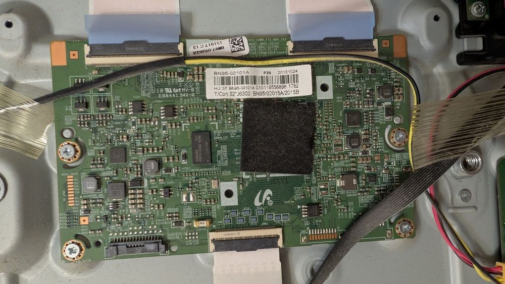 Samsung UE32J6500AU — на запчастини