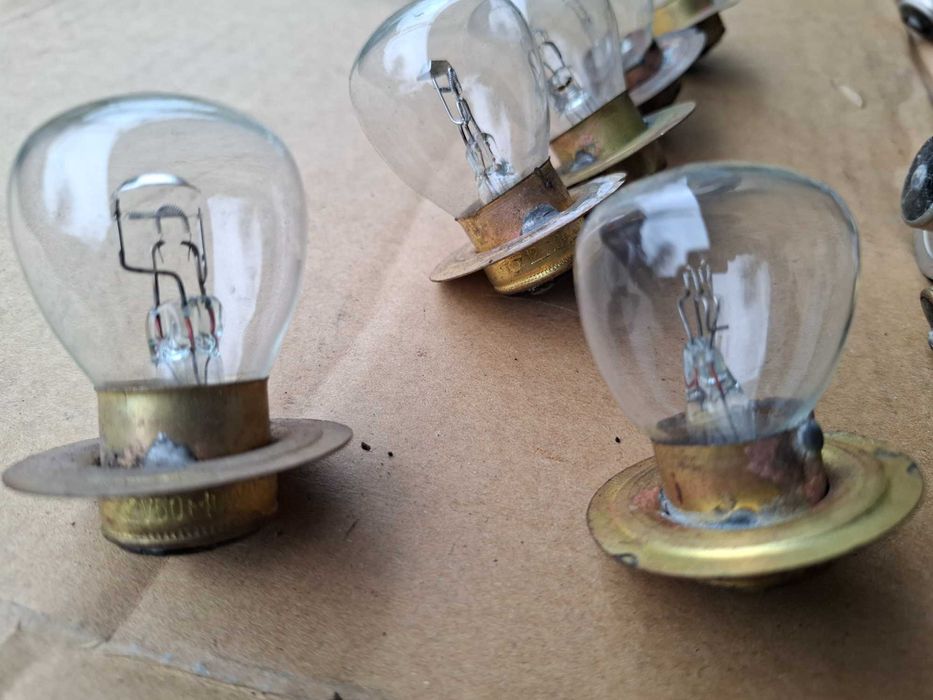 Лампочка 12 вт фара с/г нові