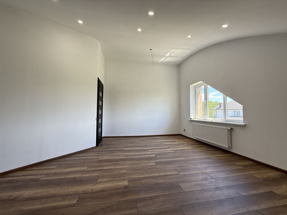 Продається будинок  з  новим Ремонтом