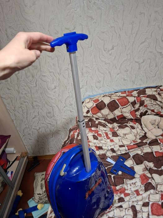 Продам детский чемодан