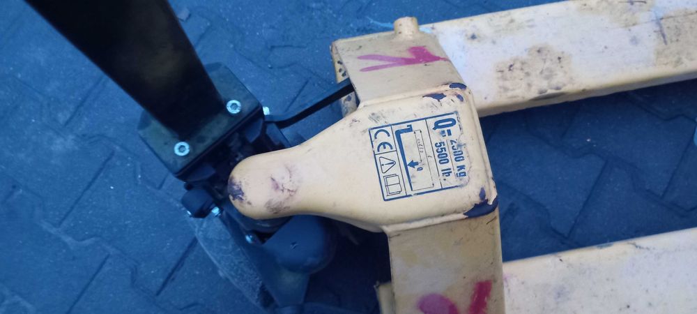 Paleciak  firmy Lifter ład. 2500t.
